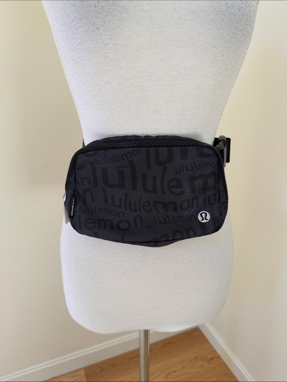 Lululemon athletica OS Everyday belt bag wobbley wood mark in deep coal